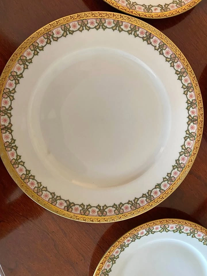 Gold Rim Dinner Plate, Side Plates & Teacup Set