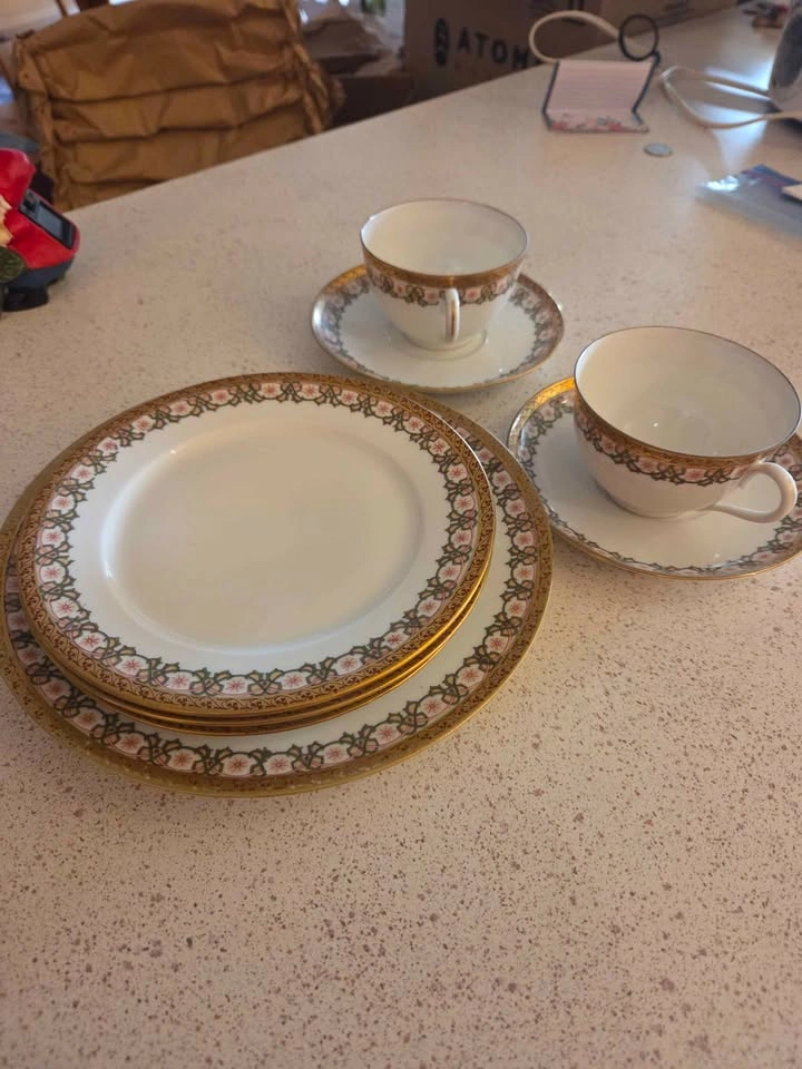 Gold Rim Dinner Plate, Side Plates & Teacup Set - photo 3