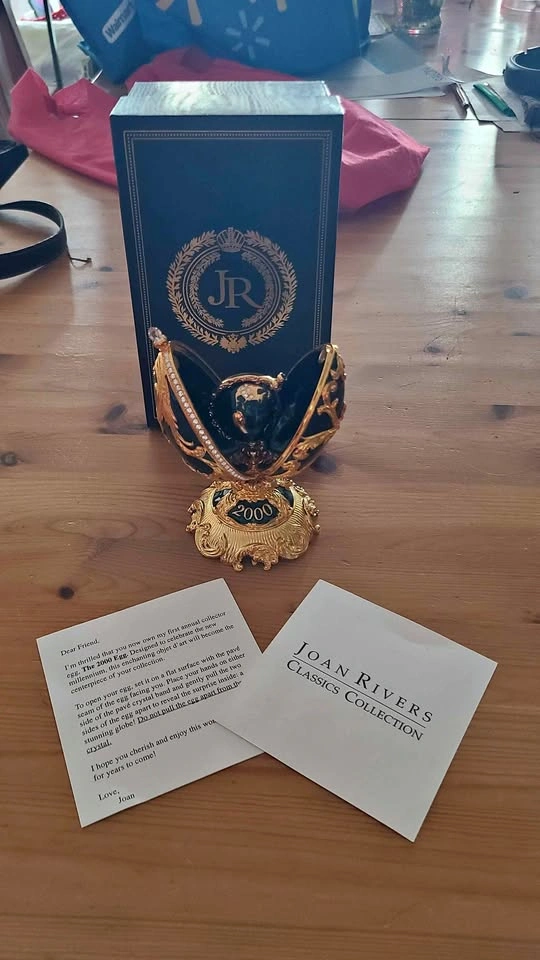 Joan Rivers 2000 Egg Collector Item w Box & Card