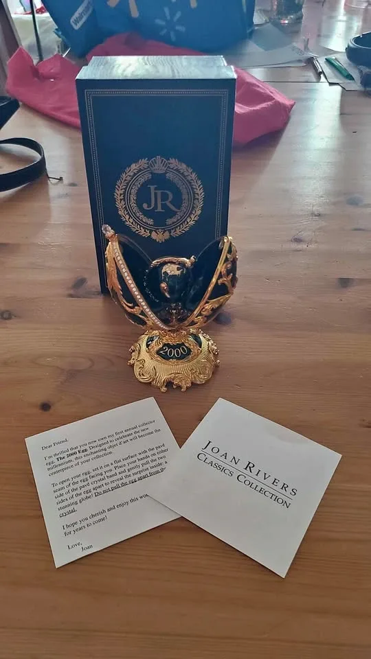 Joan Rivers 2000 Egg Collector Item w Box & Card