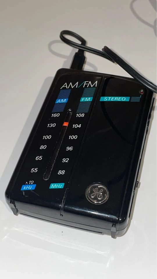 Vintage GE AM/FM Stereo Personal Radio with Original Headphones - photo 3