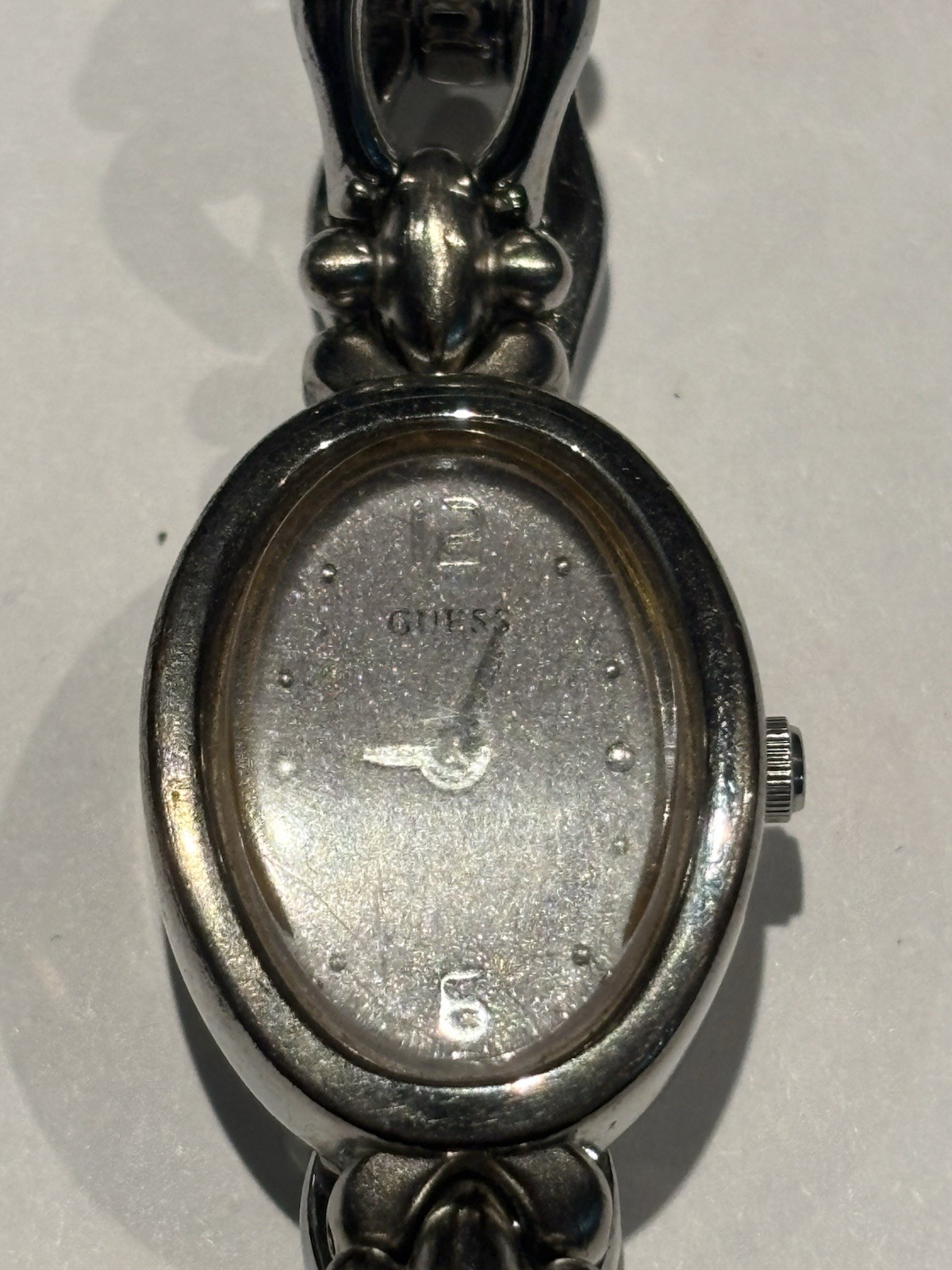 Vintage Guess Silver Tone Ornate Bracelet Watch Ladies Oval Quar - photo 2