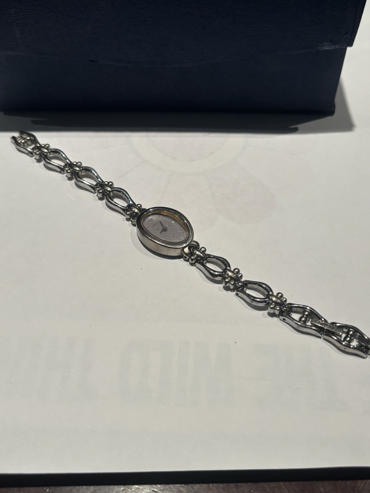 Vintage Guess Silver Tone Ornate Bracelet Watch Ladies Oval Quar - photo 4