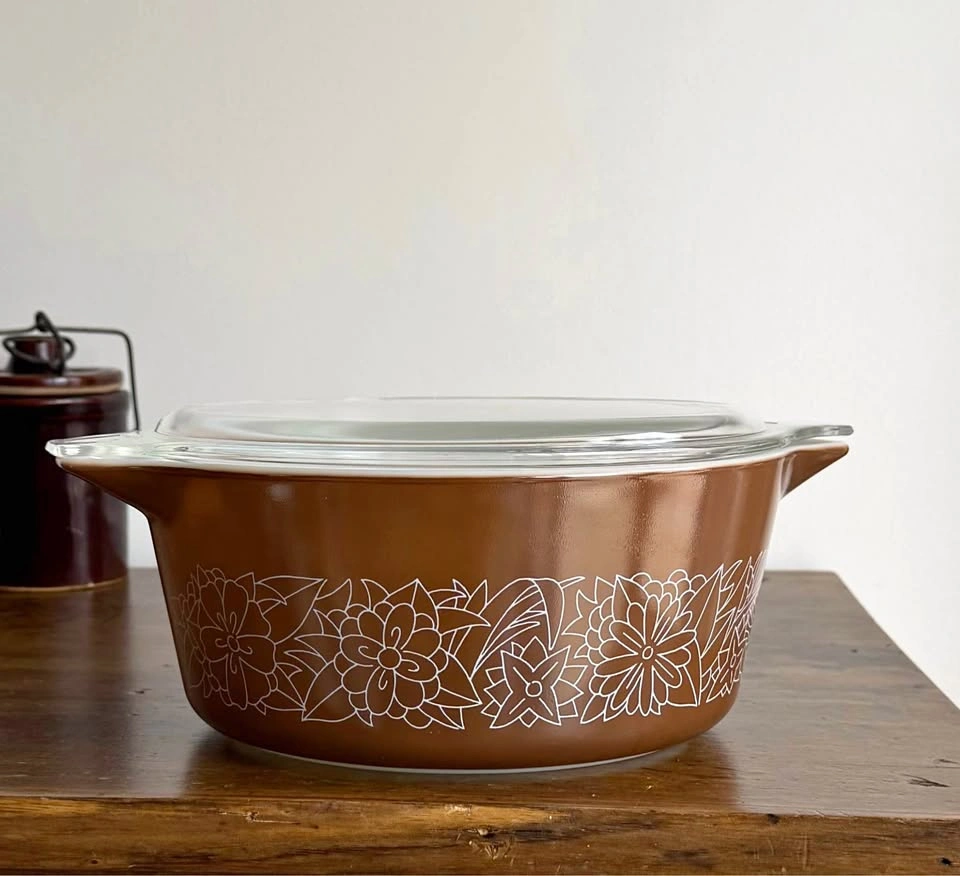 Vintage Pyrex Woodland 475-B 2.5L Casserole Dish with Lid