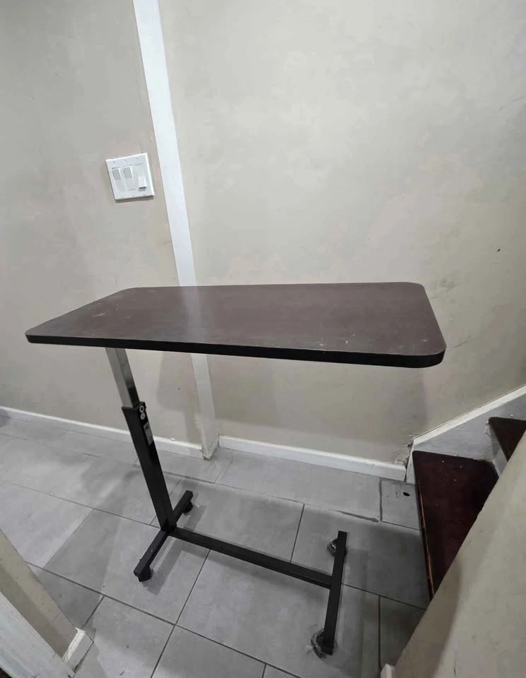 Adjustable Bedside Table - photo 2