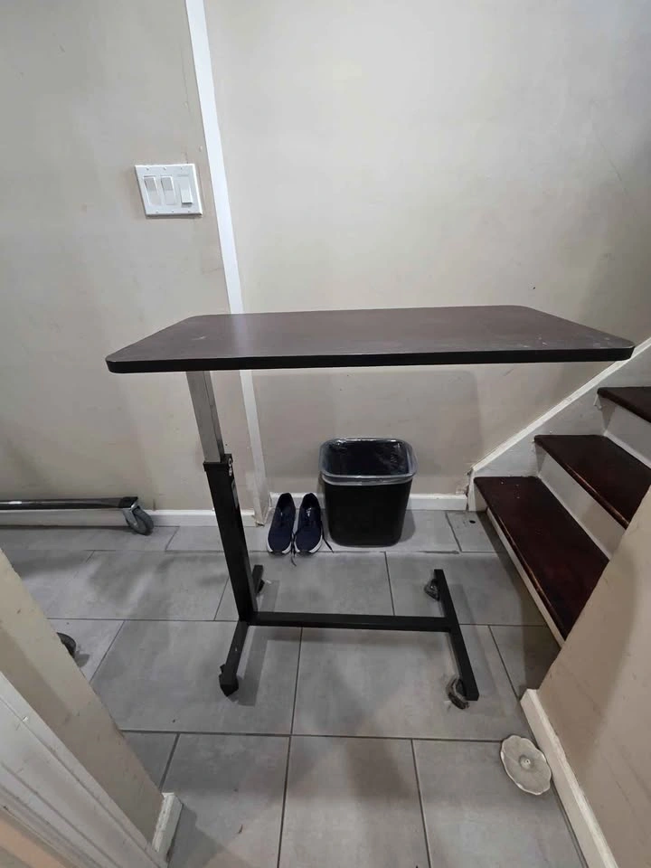 Adjustable Bedside Table - photo 4