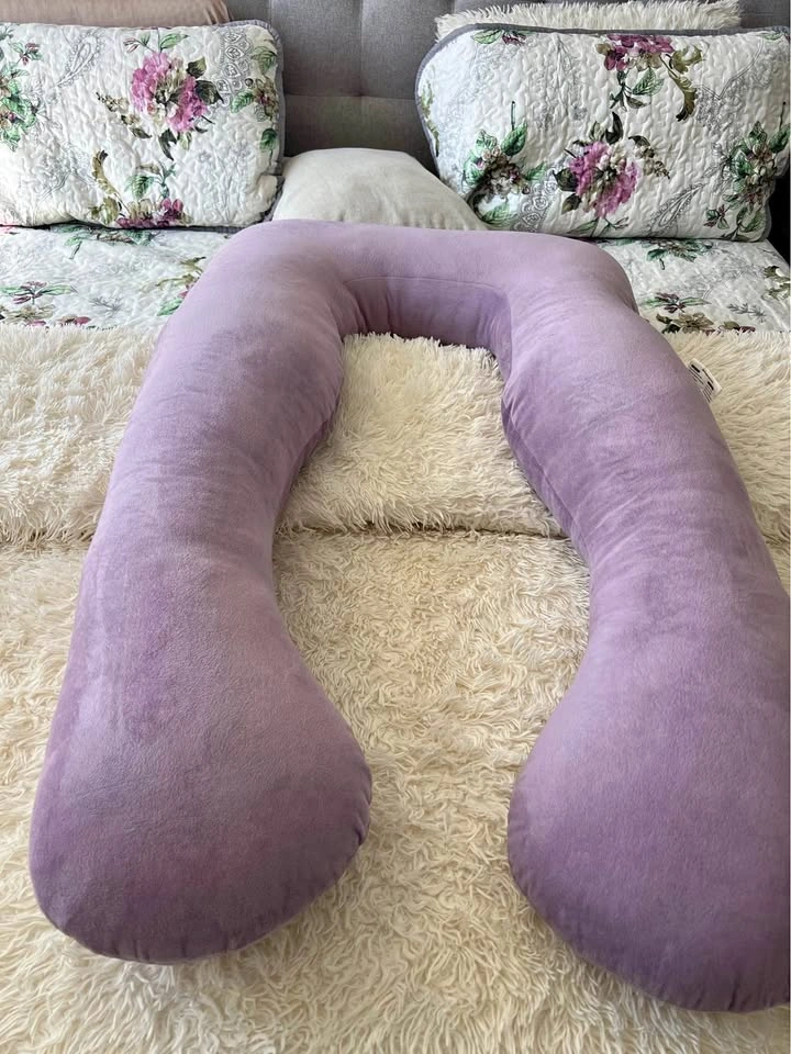 Chilling Home Pregnancy Pillow - U Shaped