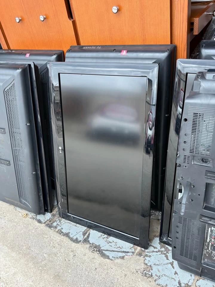 9 LG 37" Hotel TVs - Great for Rentals! - photo 2