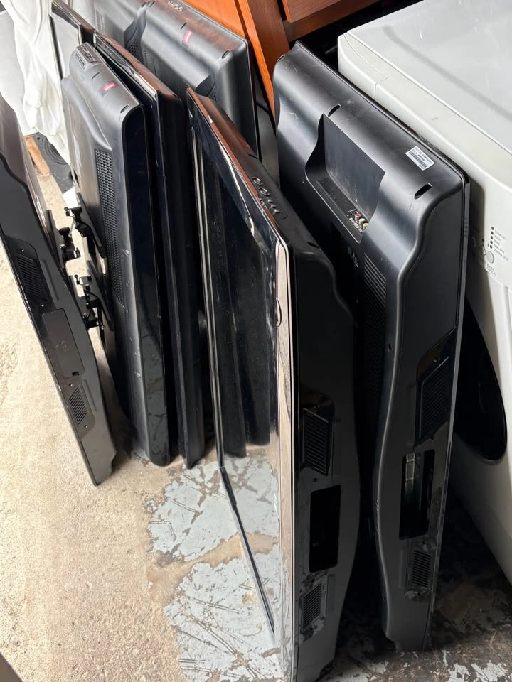9 LG 37" Hotel TVs - Great for Rentals! - photo 3