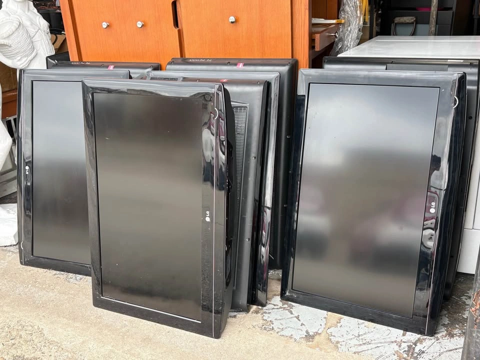 9 LG 37" Hotel TVs - Great for Rentals! - photo 4