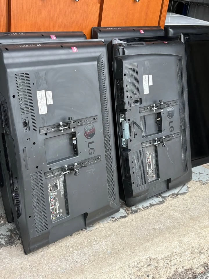 9 LG 37" Hotel TVs - Great for Rentals! - photo 5