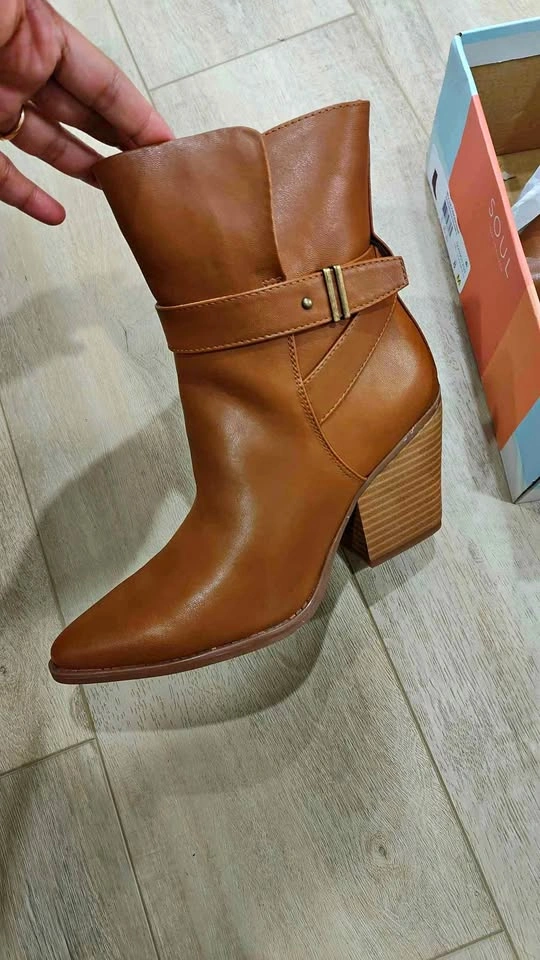 Naturalizer Brand New Boots Size 7