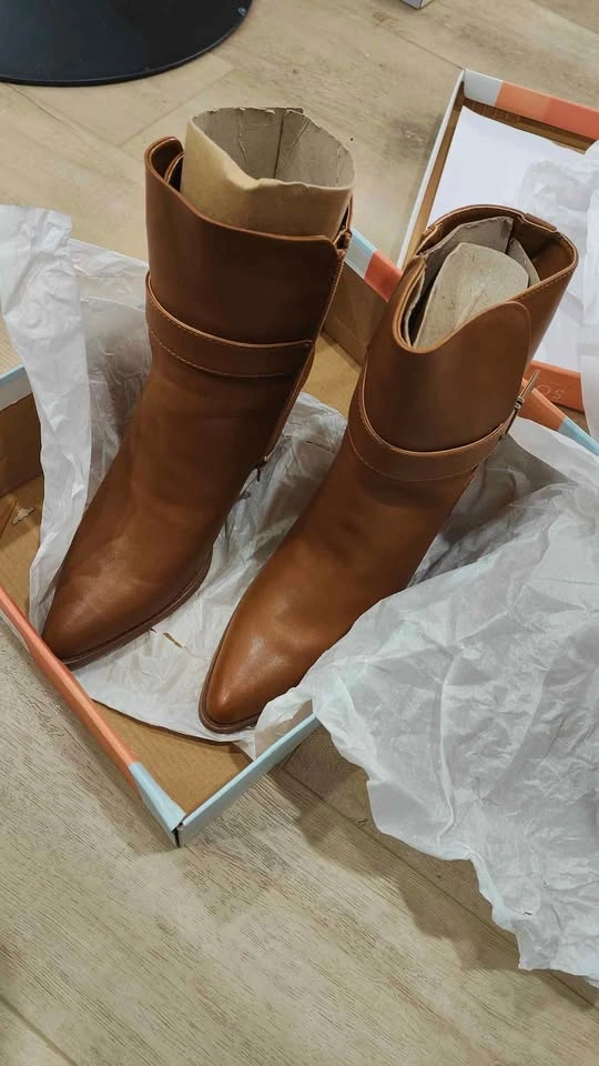 Naturalizer Brand New Boots Size 7 - photo 2