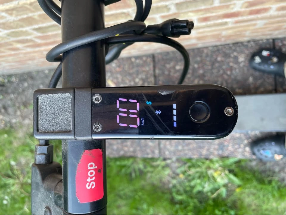 Segway Ninebot Scooter (HACKED) - photo 3