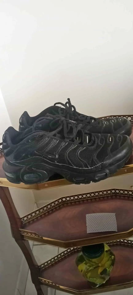 NIKE Air Max Plus Size 6Y