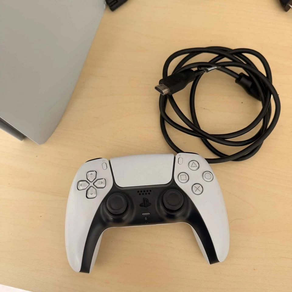 Ps5 Slim digital- LIKE NEW-Jan 26 - photo 3