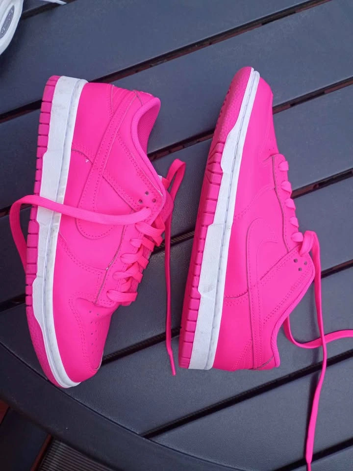 Size 8 womens Nike shoe - photo 3