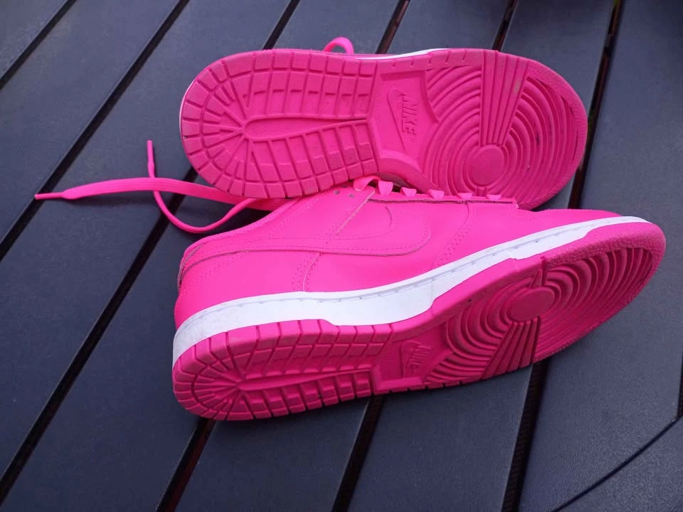 Size 8 womens Nike shoe - photo 5