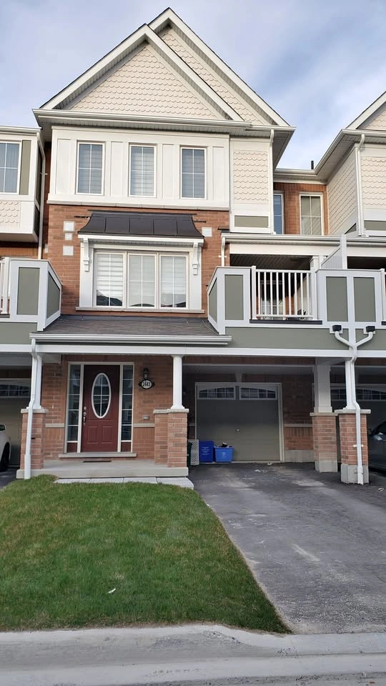 3 Beds 2.5 Baths Townhouse in North Pickering