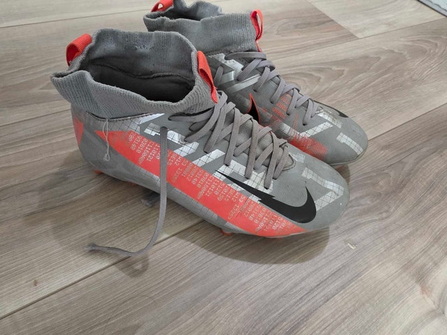 Nike Mercurial Soccer Cleats Size 5Y