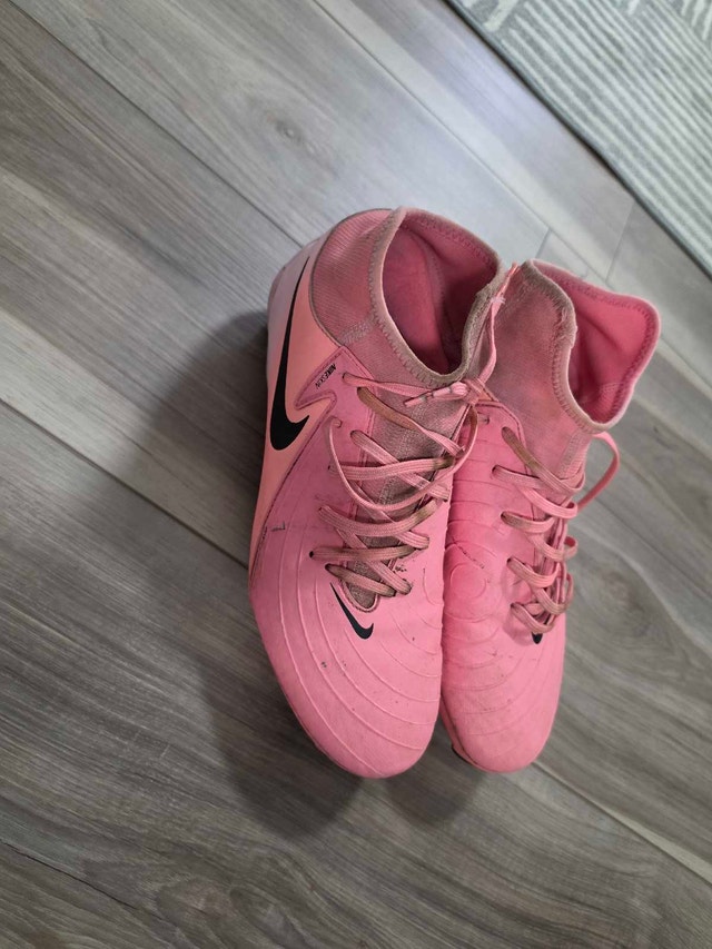 Nike Phantom Cleats