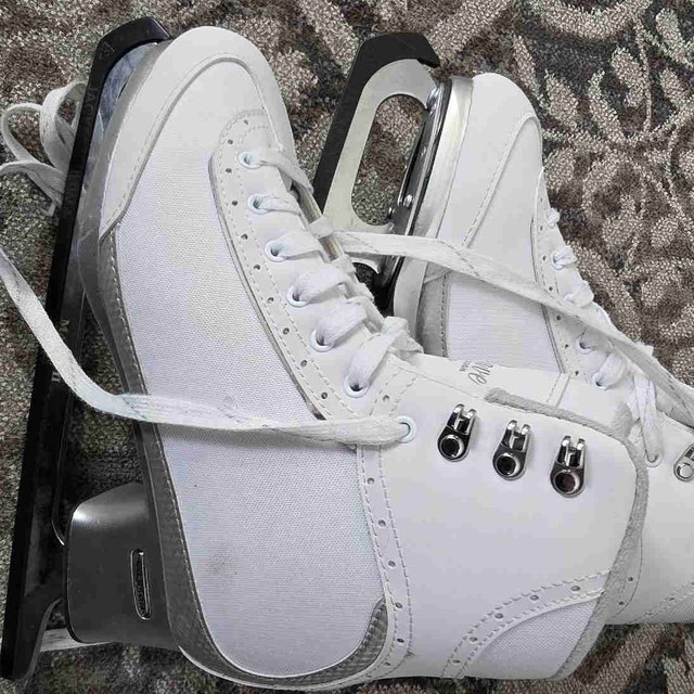 Jackson Rave 3400 Skates - Size 8