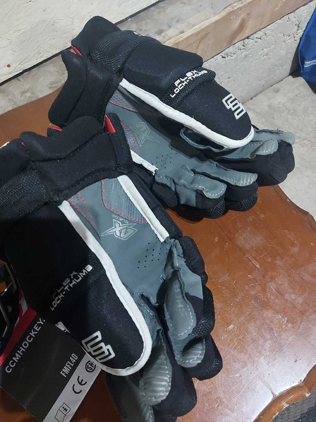 CCM Hockey Helmet and Sherwood Gloves - photo 3