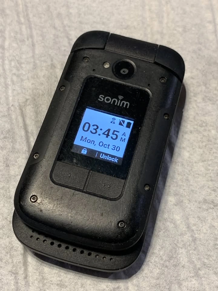 SONIM XP3plus (XP3900) Rugged 4G LTE Flip Phone - photo 5