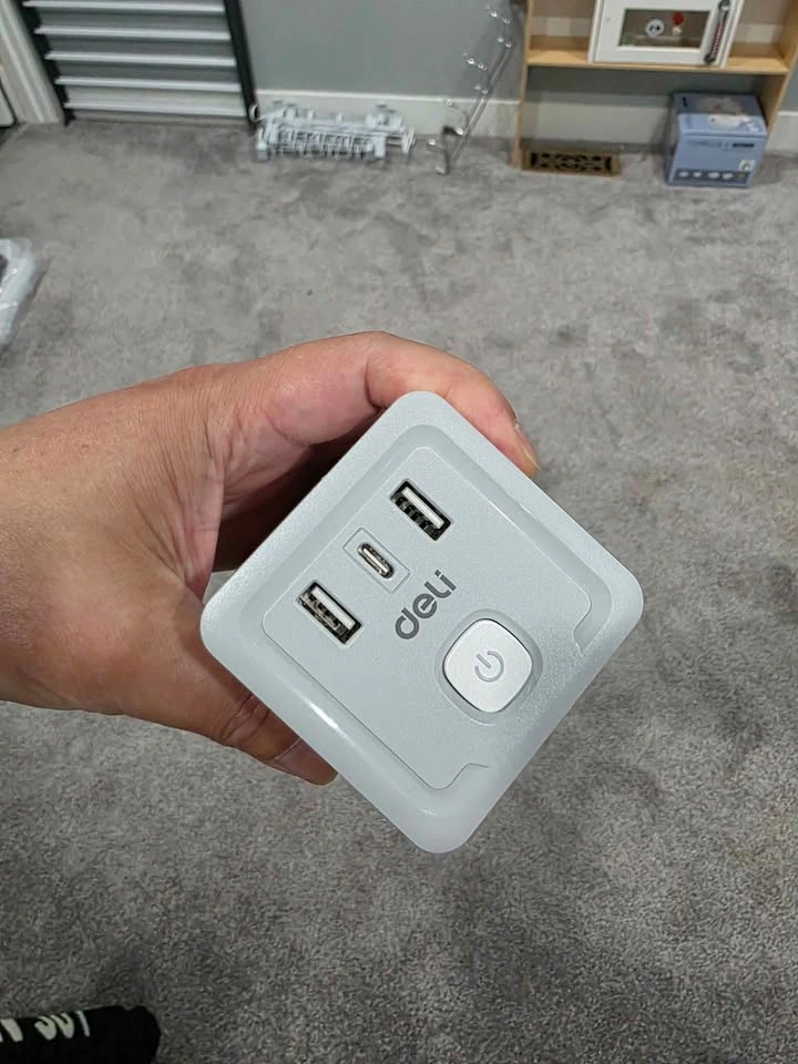 Adapter with USB A & C Ports (UK to Europe) - photo 2