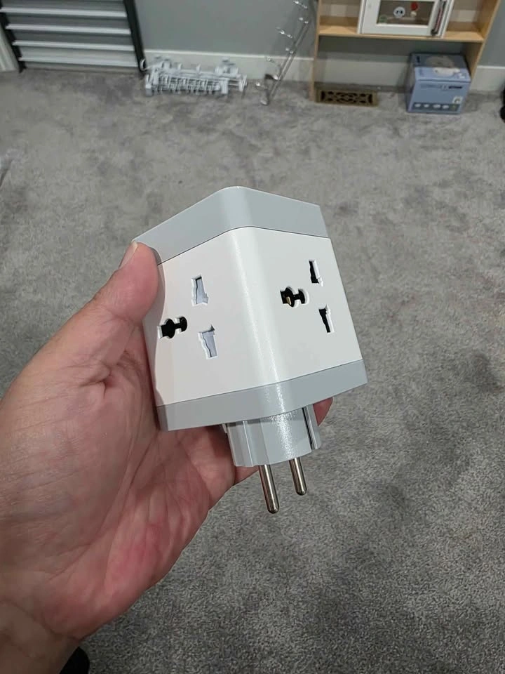 Adapter with USB A & C Ports (UK to Europe) - photo 4