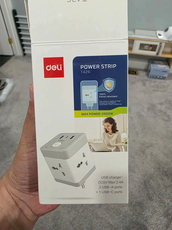 Adapter with USB A & C Ports (UK to Europe) - photo 5