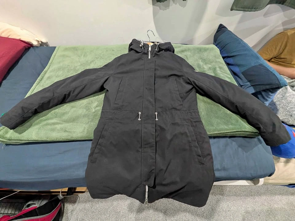 Women's Helly Hansen Winter Jacket - Size SM