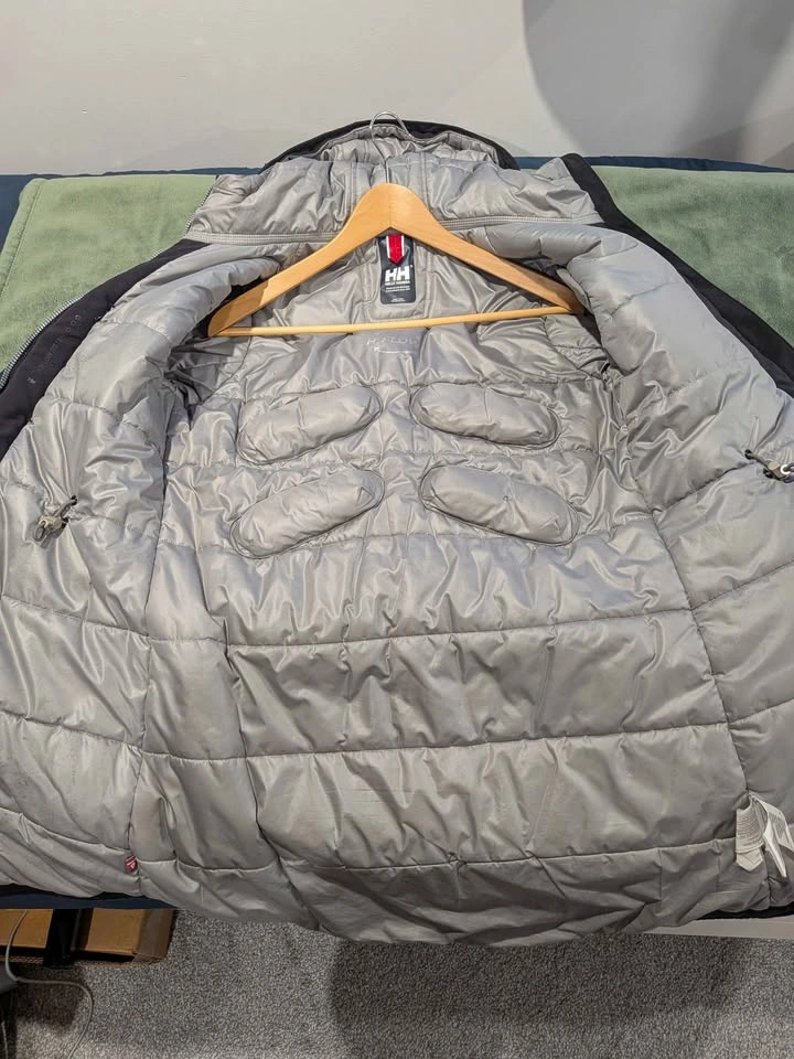 Women's Helly Hansen Winter Jacket - Size SM - photo 4