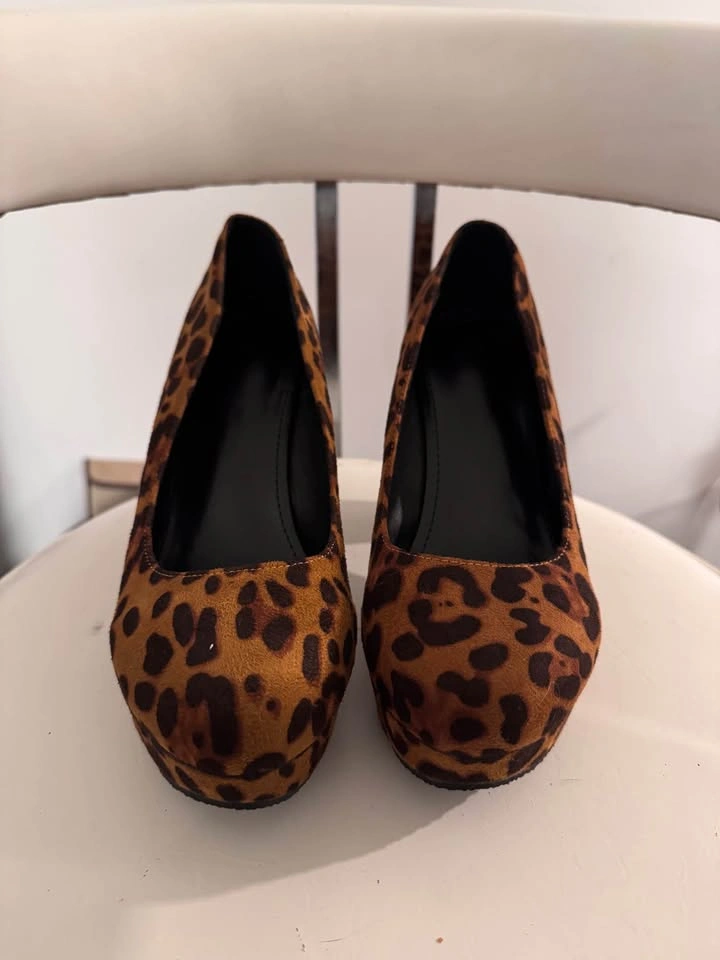 Leopard print platform pumps - photo 2