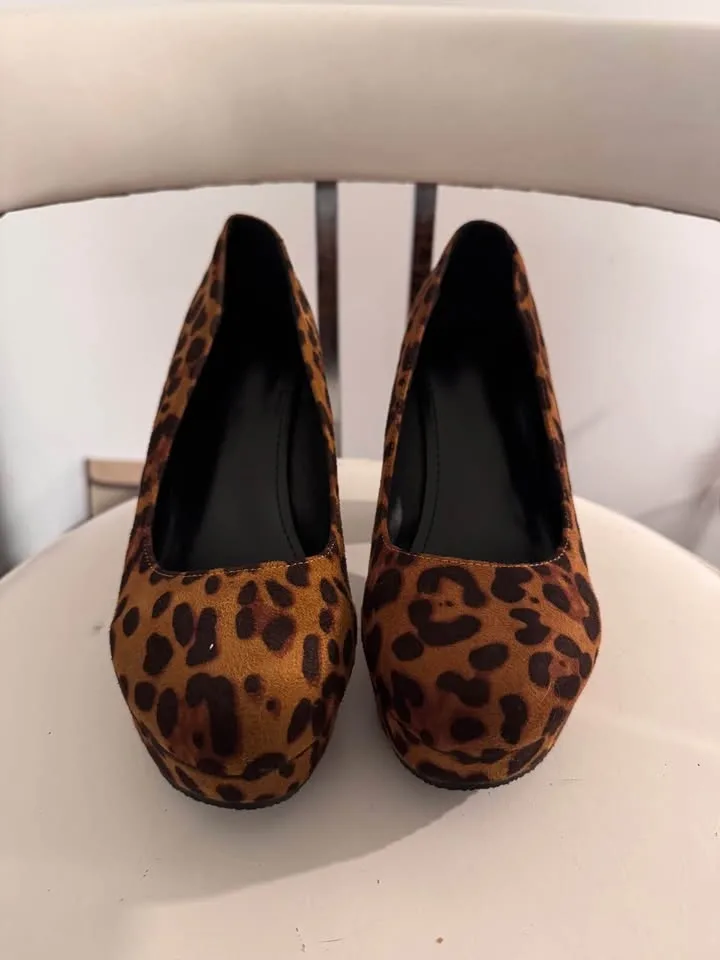 Leopard print platform pumps - photo 2