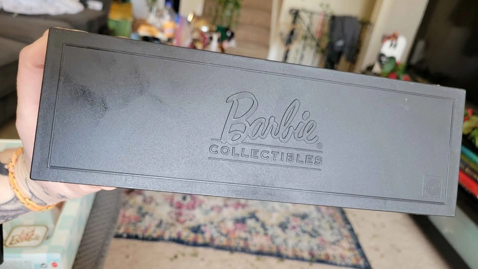 Collector Edition Hollywood Premiere Barbie 2000 - photo 3