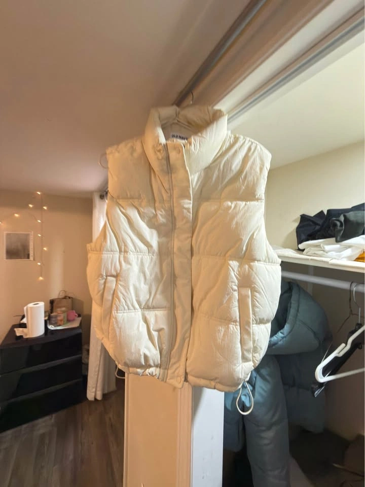 Old Navy Cream Puffer Vest Size Large (Brand New) - photo 2