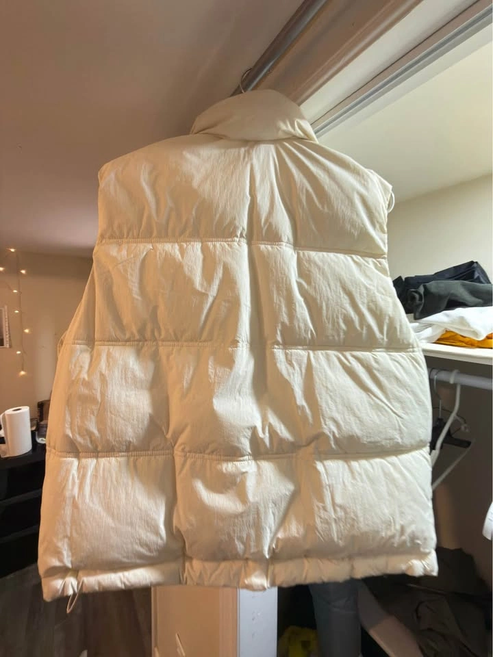 Old Navy Cream Puffer Vest Size Large (Brand New) - photo 4