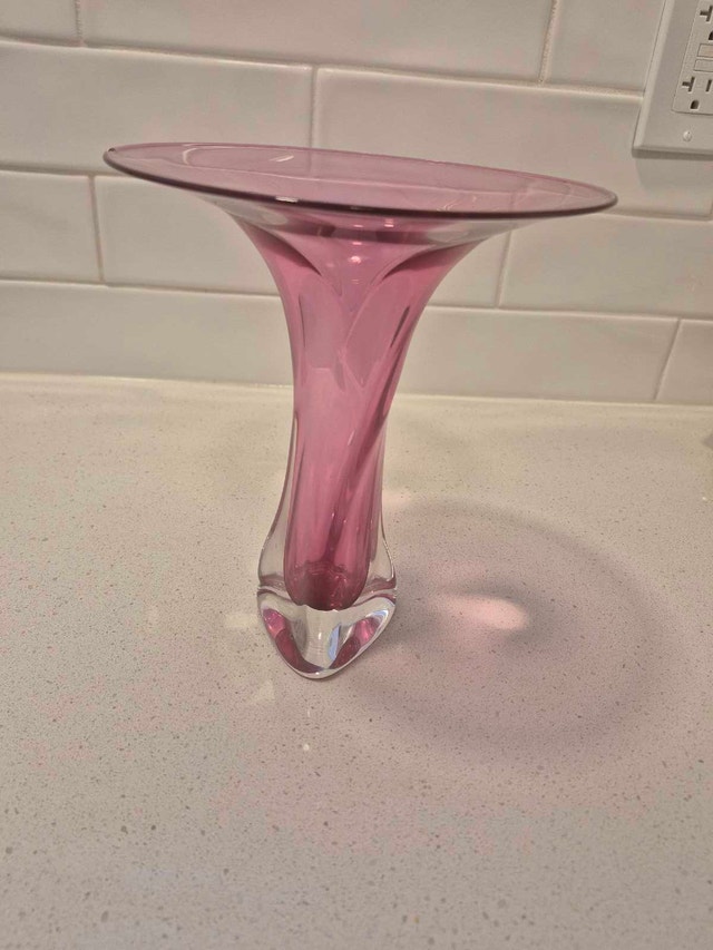 Signed Jonathan Winfisky Art Glass Vase (1991) – Cranberry