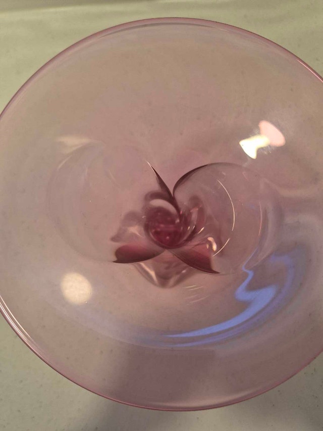Signed Jonathan Winfisky Art Glass Vase (1991) – Cranberry - photo 4