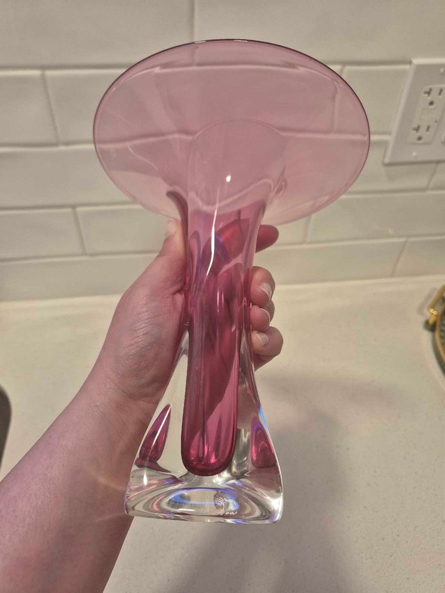 Signed Jonathan Winfisky Art Glass Vase (1991) – Cranberry - photo 5