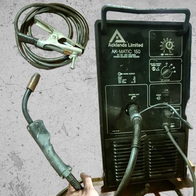 Acklands AK-MATIC 150 MIG Welder - 230V w/ Gun, Regulator