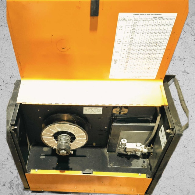 Acklands AK-MATIC 150 MIG Welder - 230V w/ Gun, Regulator - photo 3
