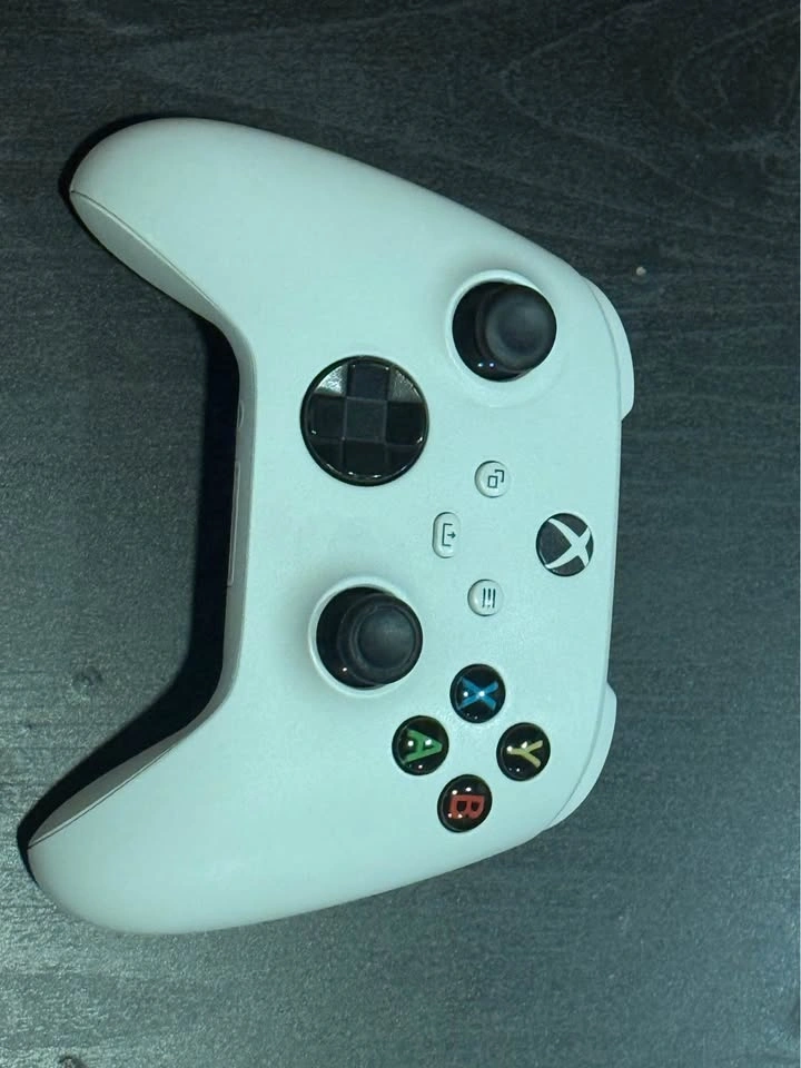 Xbox Series S Bundle – Very Good Condition - photo 4