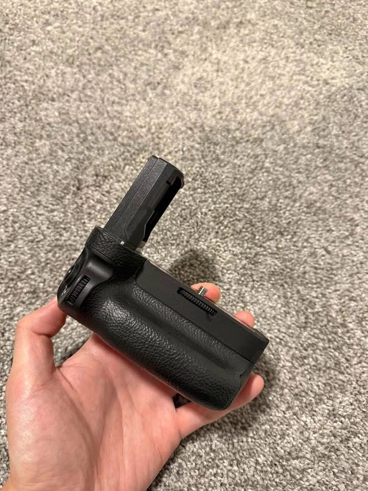 Sony VGC3EM Vertical Grip - Mint Condition
