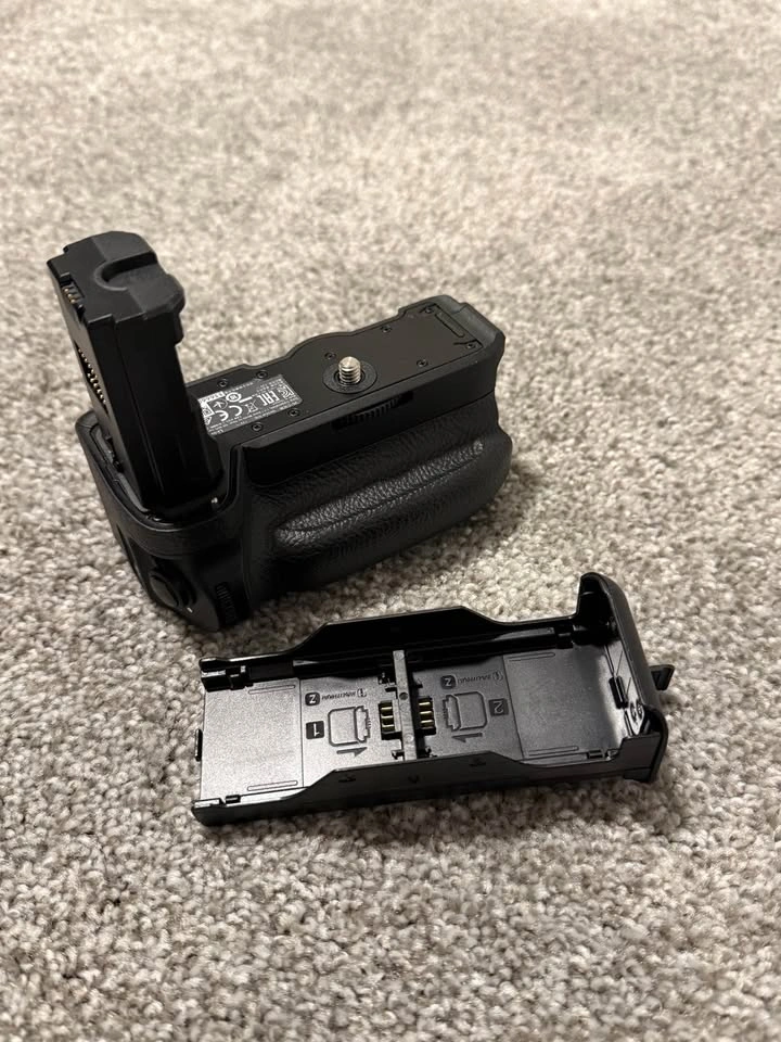 Sony VGC3EM Vertical Grip - Mint Condition - photo 2