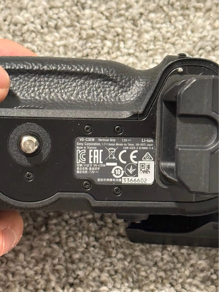 Sony VGC3EM Vertical Grip - Mint Condition - photo 3