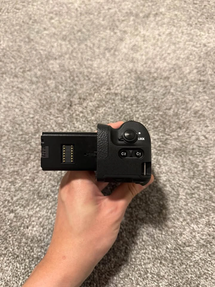 Sony VGC3EM Vertical Grip - Mint Condition - photo 4