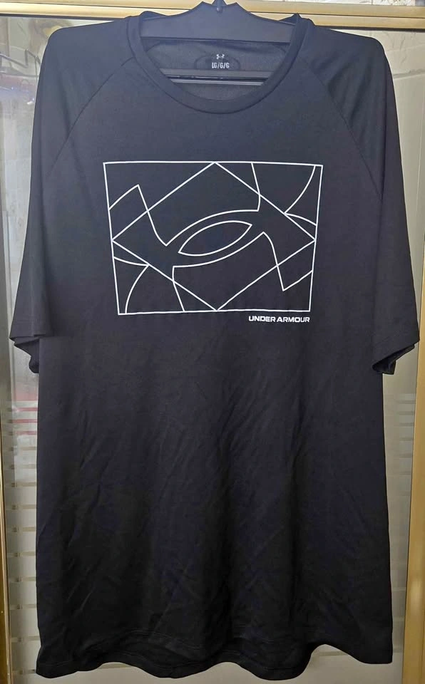 Under Armour Men's Large Black Graphic Logo Short Sleeve TEE.
