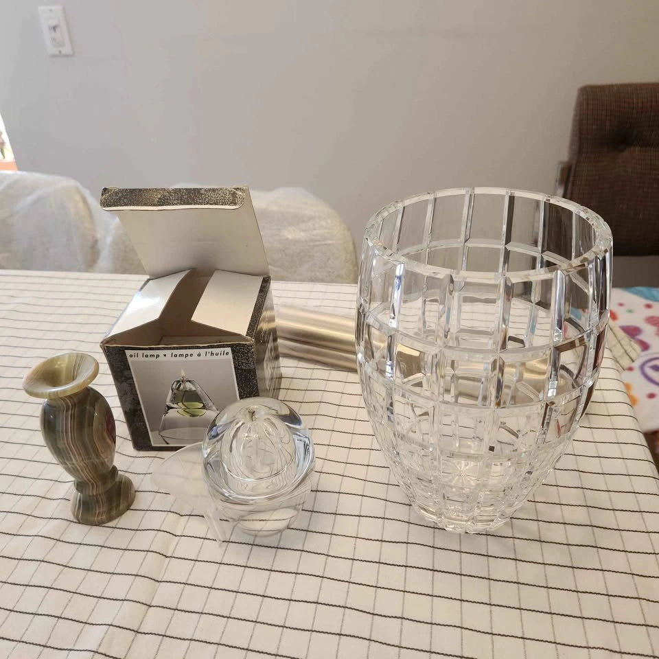 Clear Glass Vase and Oil Lamp - photo 2